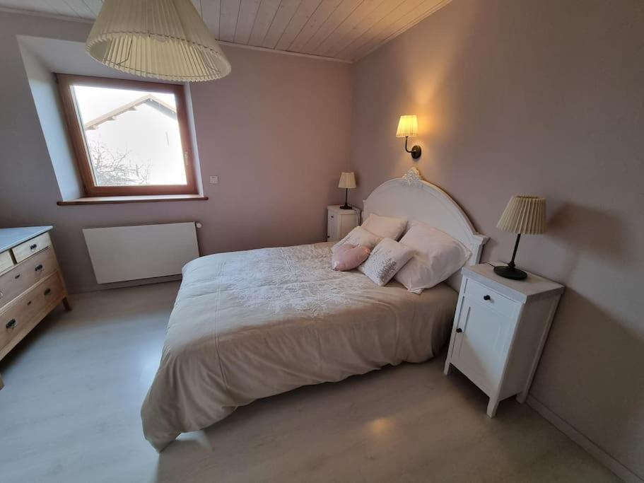 Logement Dans Maison + Exterieur Orchamps-Vennes Exterior foto