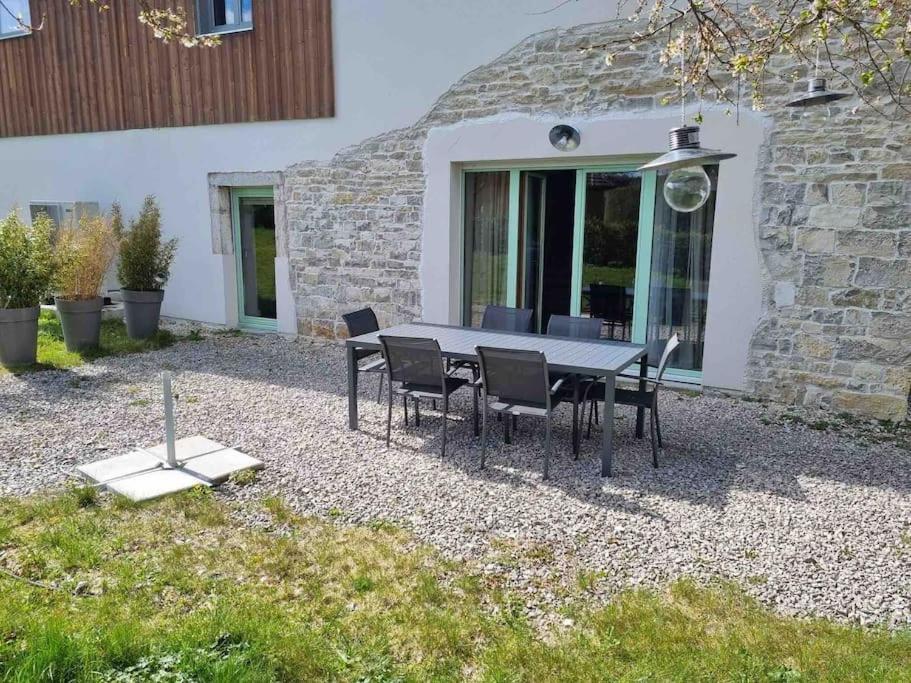 Logement Dans Maison + Exterieur Orchamps-Vennes Exterior foto