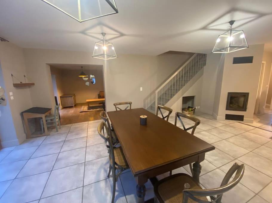 Logement Dans Maison + Exterieur Orchamps-Vennes Exterior foto